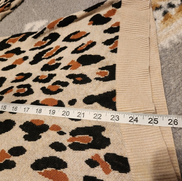 Leopard print sweater by A New Day xs but fits larger - Picture 4 of 7